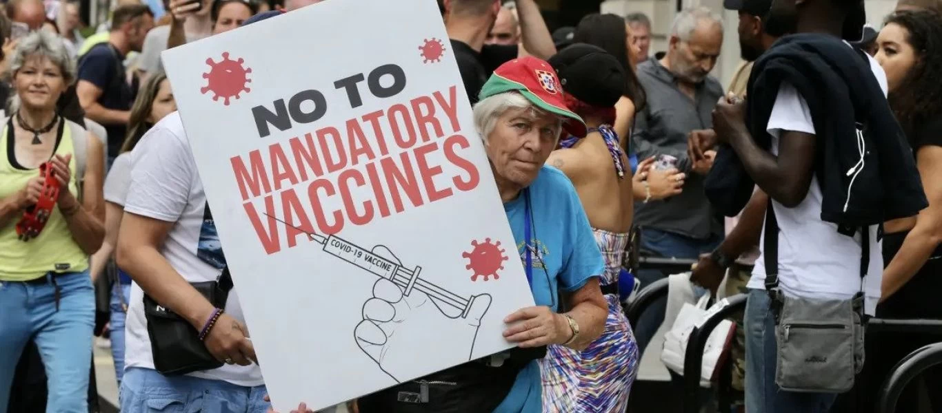 Λονδίνο: Σοβαρά επεισόδια σε διαδήλωση κατά των αναγκαστικών εμβολιασμών